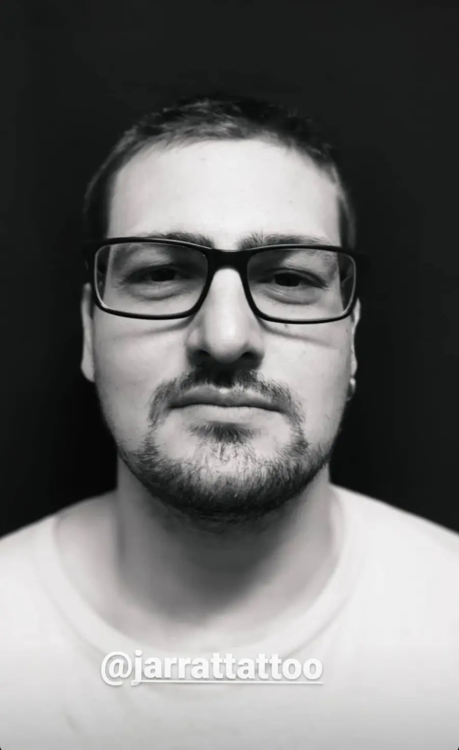 Portrait of Jarrat Tattoo, tattoo artist at Argus Tattoo Antwerp