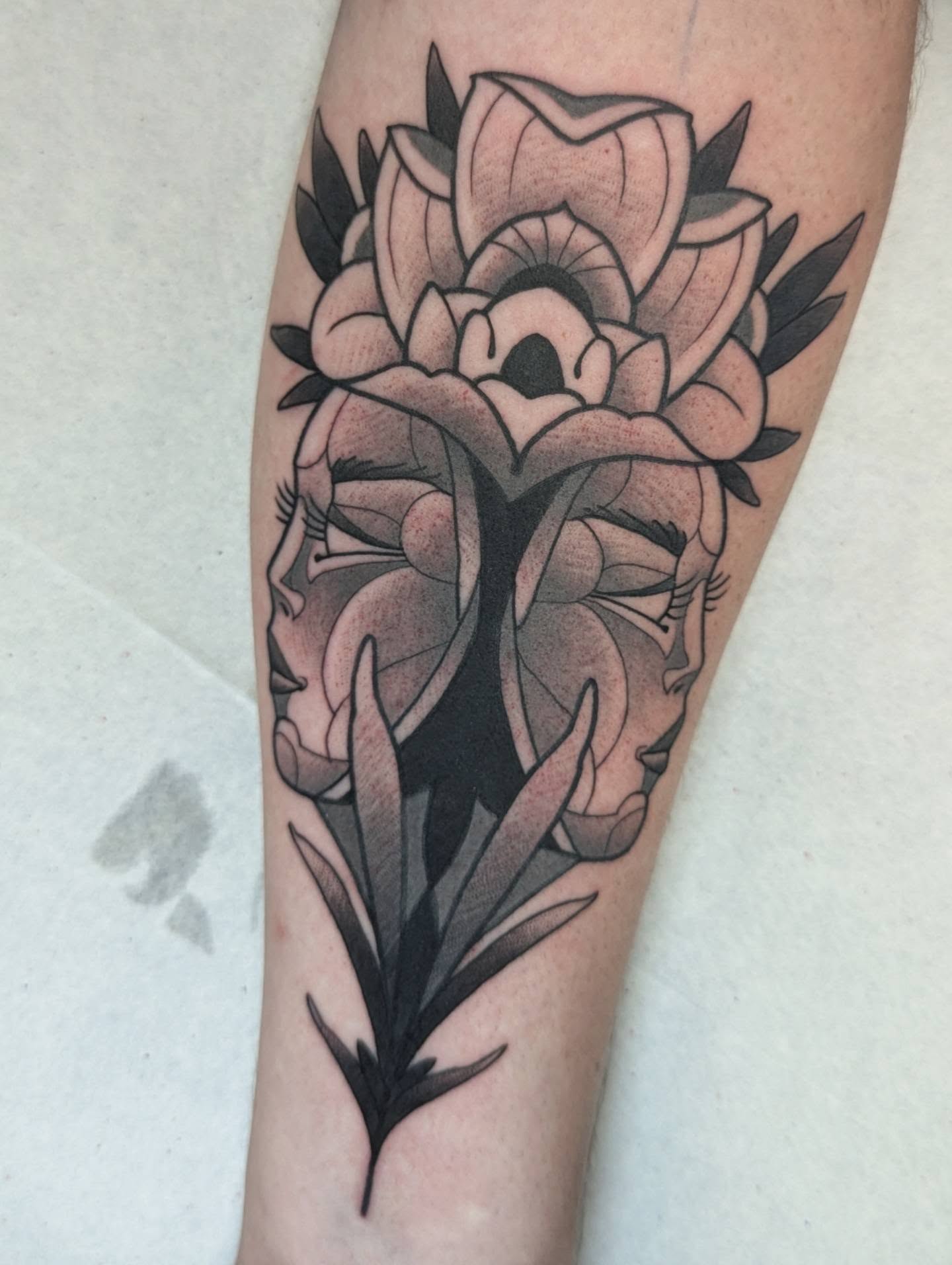 Argustattoo stickystef flowerfaces bw, tattoo by Sticky Stef at Argus Tattoo in Antwerp